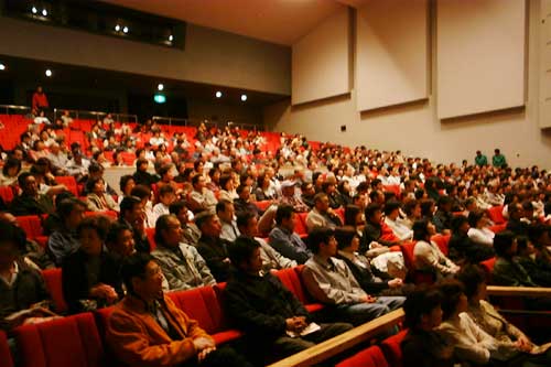 講演前の会場の様子